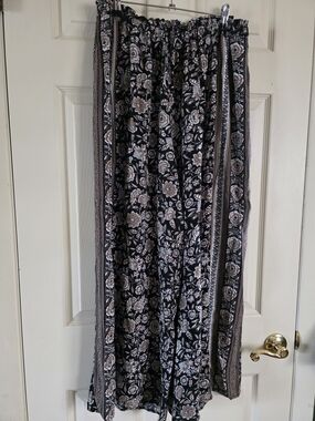 American Eagle Outfitters Black Floral Wide-Leg Pants